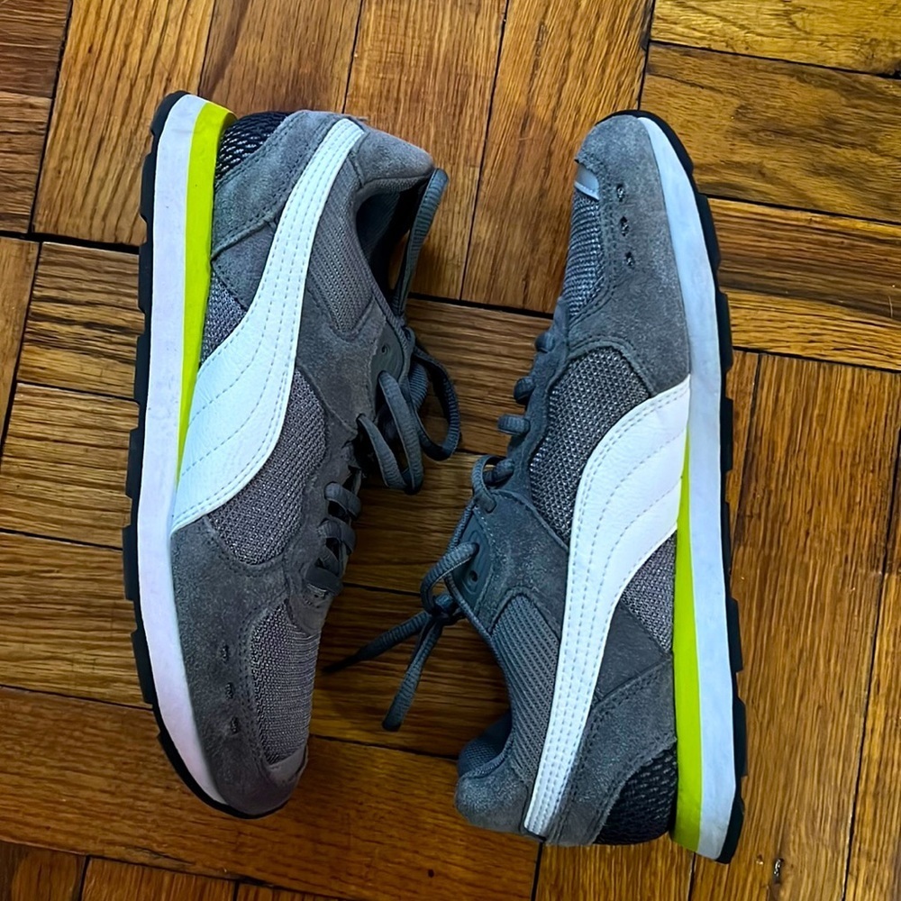 puma gray sneakers big kids size: 5